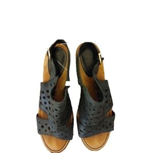 Born Leather Sandals Size 8M